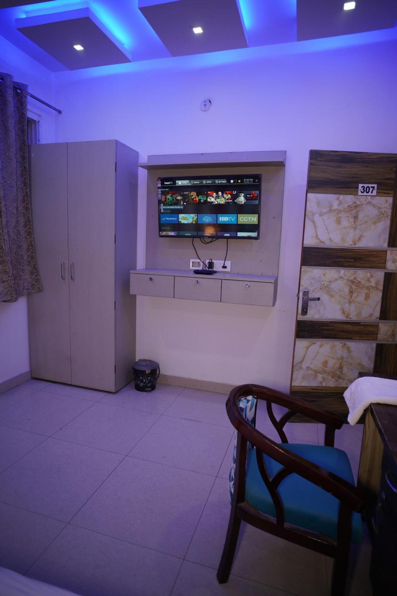 Blue Sky Hotels And Banquet Kanpur Buitenkant foto