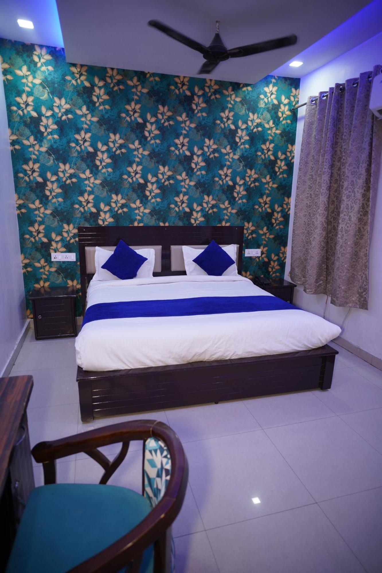 Blue Sky Hotels And Banquet Kanpur Buitenkant foto