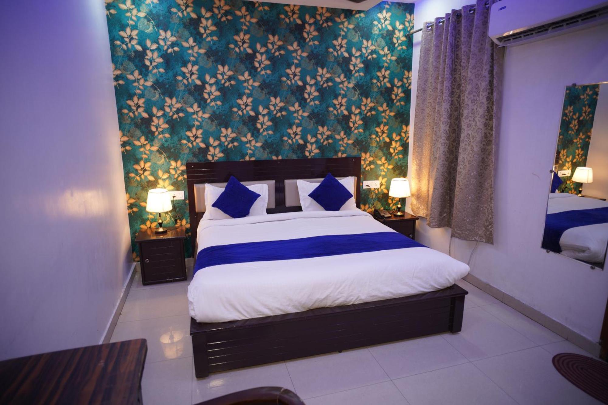 Blue Sky Hotels And Banquet Kanpur Buitenkant foto