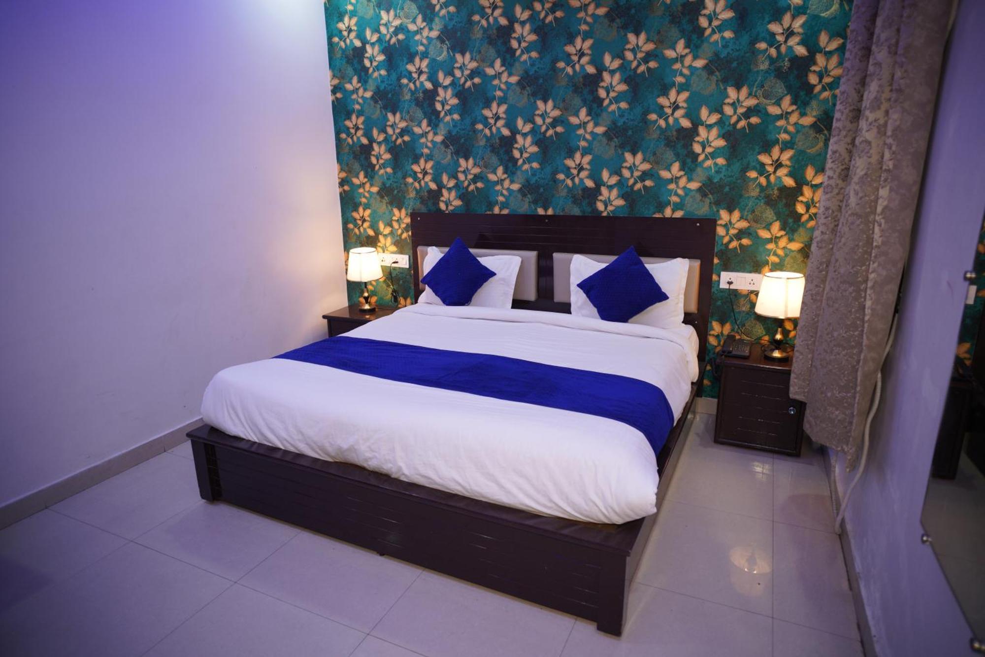 Blue Sky Hotels And Banquet Kanpur Buitenkant foto