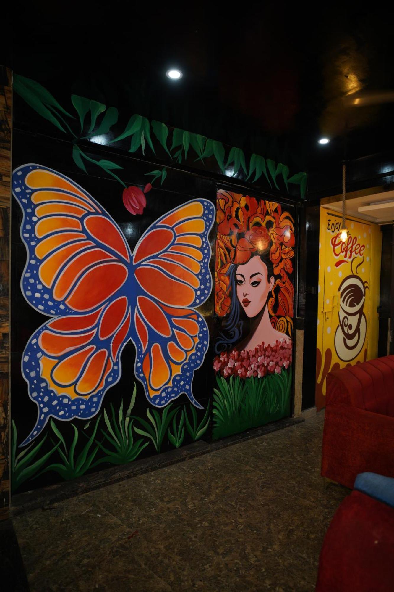 Blue Sky Hotels And Banquet Kanpur Buitenkant foto